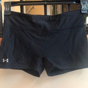 Under armor black med shorts